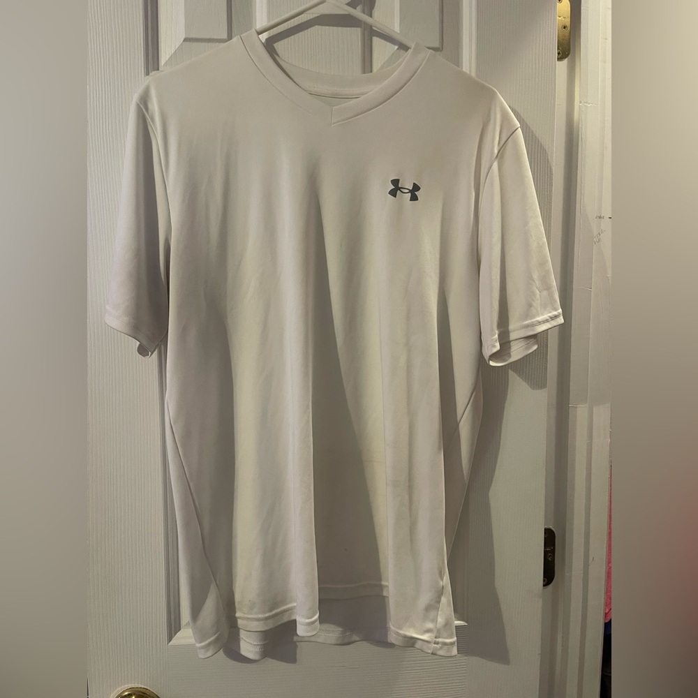 men’s medium under armour shirt